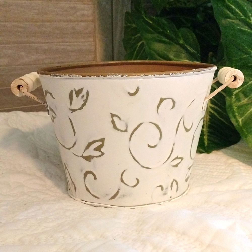 ⚜️ Vintage Farmhouse Whitewashed Rustic Metal Bucket/Vase